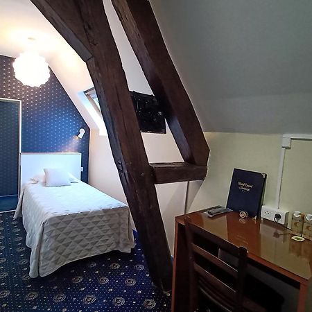 Logis Hotel Central Montargis Bagian luar foto