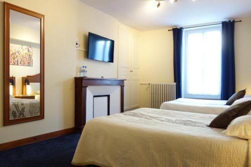 Logis Hotel Central Montargis Bagian luar foto