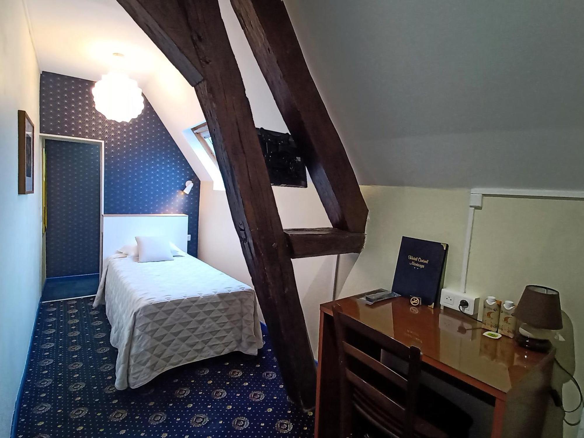 Logis Hotel Central Montargis Bagian luar foto